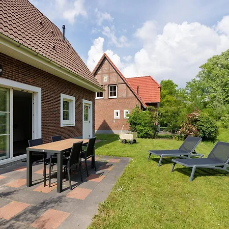 Σπίτι διακοπών Restyled House With Sauna, Near
